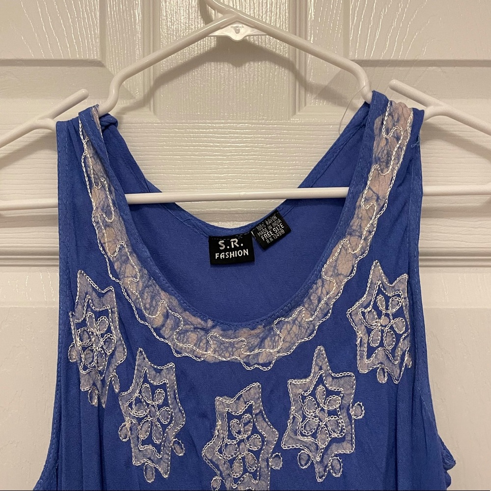 ⬇️ Embroidered Shift Dress - Picture 3 of 5